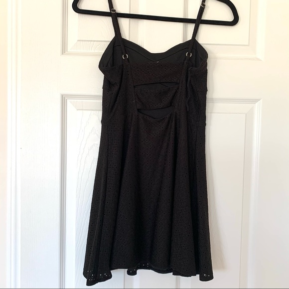 3 for $20 🌟 Black eyelet dress - Picture 2 of 6